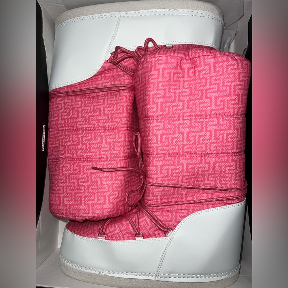 Boots - Picture 3 of 3